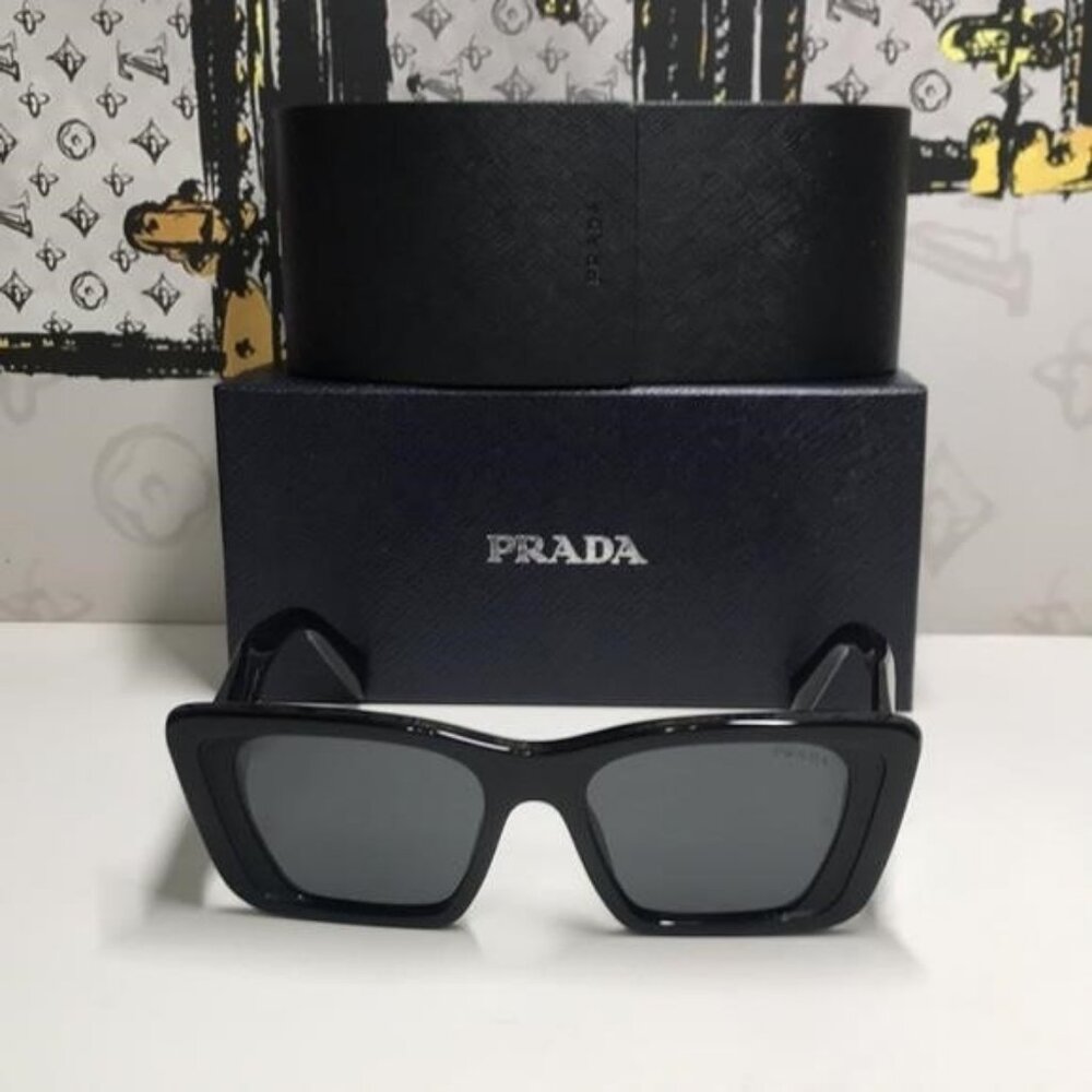 New Authentic Prada Chic Black Square Sunglasses SPR08Y 1AB-5S0 - Picture 7 of 12